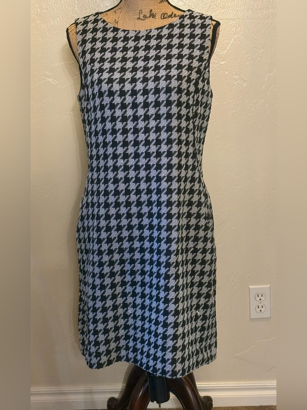Tahari Arthur S Levine Black White Houndstooth Sheath Dress Size 8